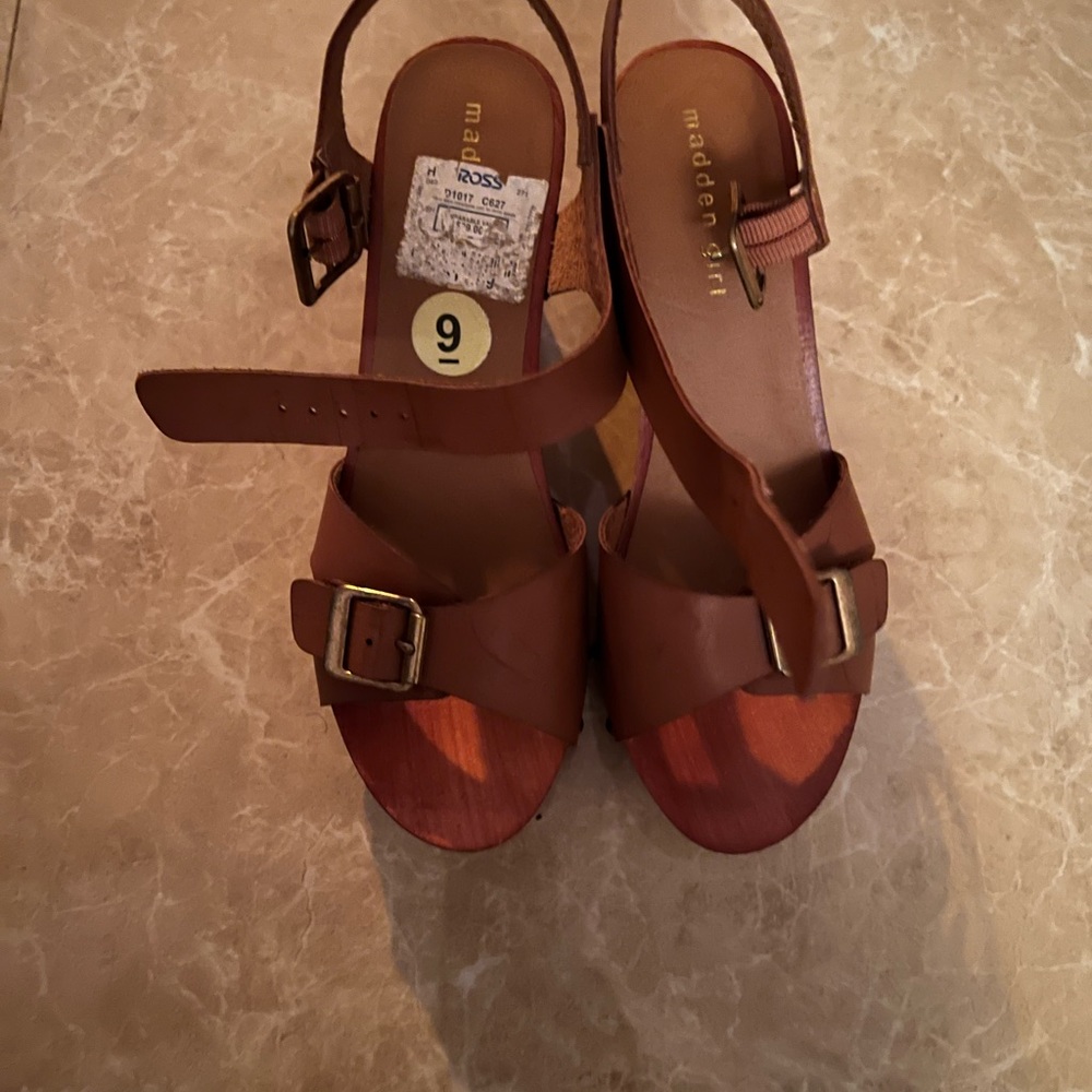 Brown madden girl wedge hills with close buckle